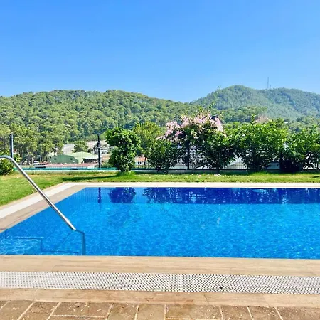 Nest Largely Designed Private With Pool & Garden In Ξενοδοχείο