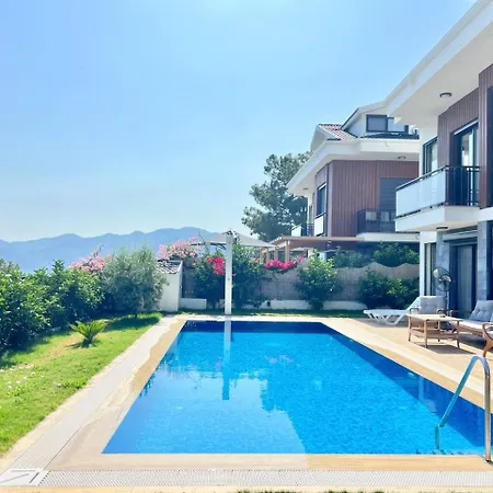 Nest Largely Designed Private With Pool & Garden In Ξενοδοχείο 4*
