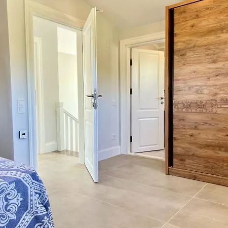 Nest Largely Designed Private With Pool & Garden In Ξενοδοχείο 4*